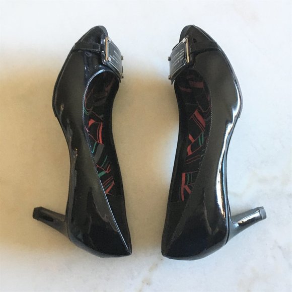 Marc Jacobs black peep toe high heel pump shoes, size 9.5, silver logo plate - Picture 9 of 10